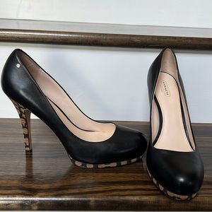 Coach platform with wooden signature heel